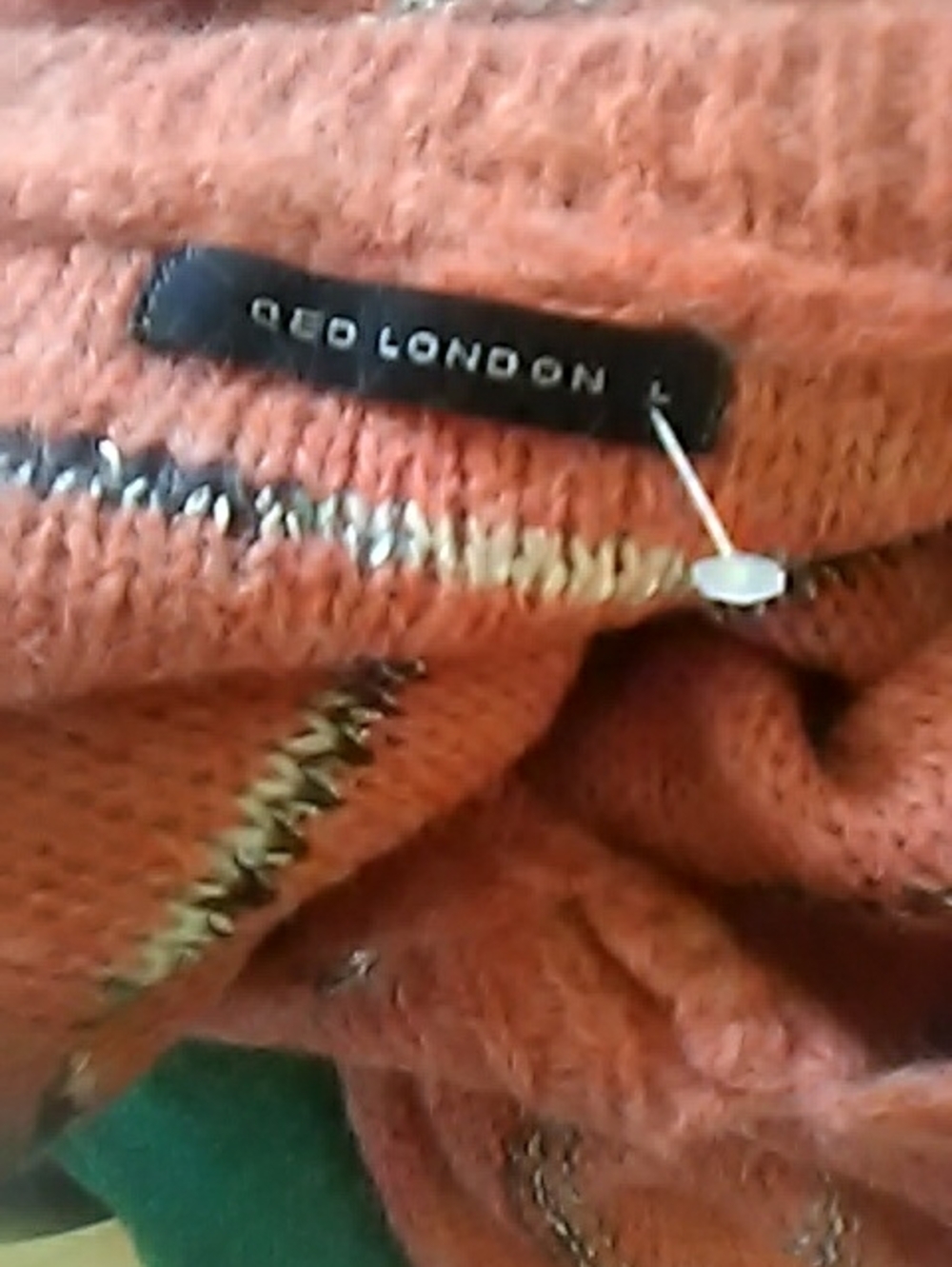 💲4⃣▶▶Cozy Orange Peach PRETTY 🎈V-Neck Women’s Sweater with Metallic Stripe - Picture 6 of 7